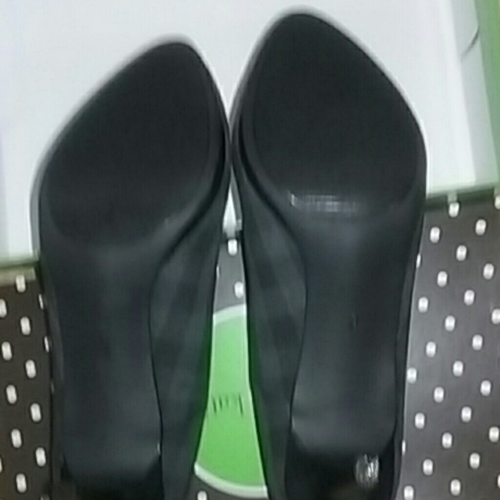 KELLY & KATIE ALMOND TOE GREY & BLACK PLAID PLATFORM HEELS - Picture 9 of 11